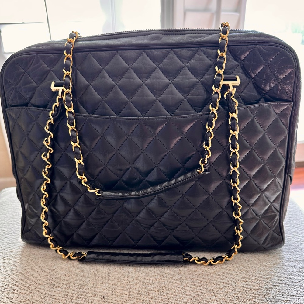 Authentic 1980’s CHANEL Quilted Matelasse Lambskin
Camera Bag Chocolate Brown